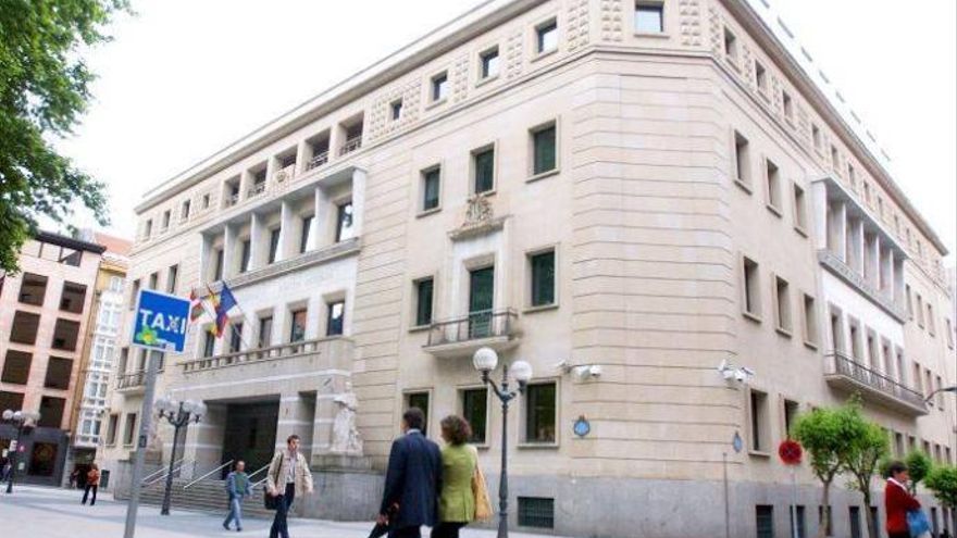 Entrada del palacio de Justicia de Bilbao