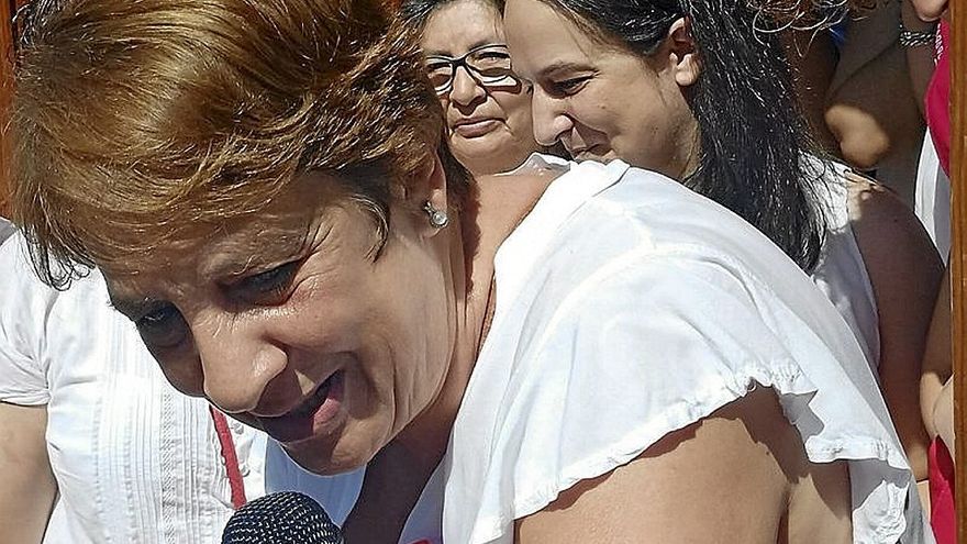 Mari Carmen García delante e Isis Moreno detrás, en el cohete.