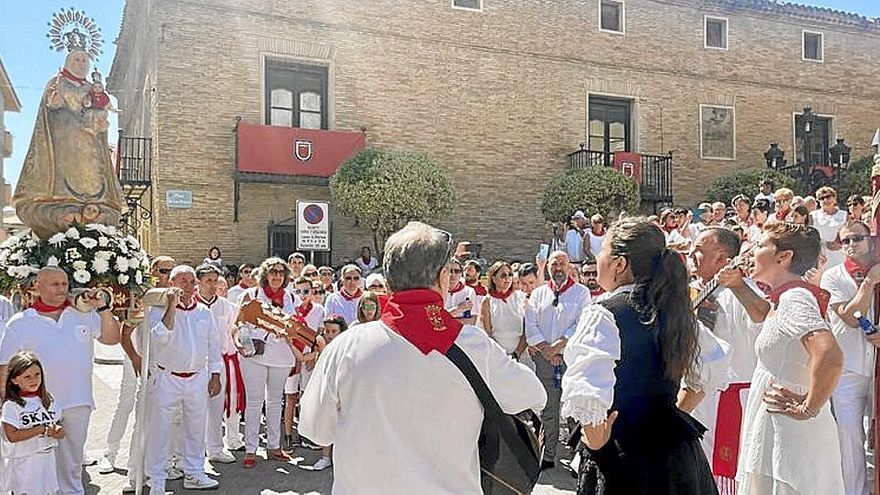 Los joteros en la plaza de los Fueros.