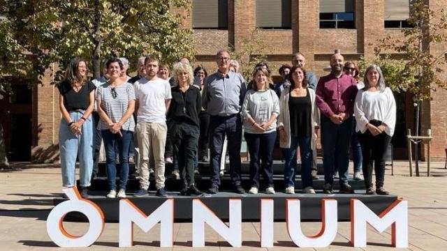 Junta directiva de Òmnium en el acto por el quinto aniversario del 1-O, en el que el presidente de la entidad, Xavier Antich, ha leído una declaración institucional. Junta directiva de Òmnium en el acto por el quinto aniversario del 1-O, en el que el presidente de la entidad, Xavier Antich, ha leído una declaración institucional.