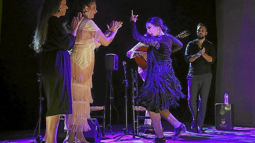 Sandra Carrasco, La Fabi y Alba Heredia en el ciclo F on Fire en Viana.