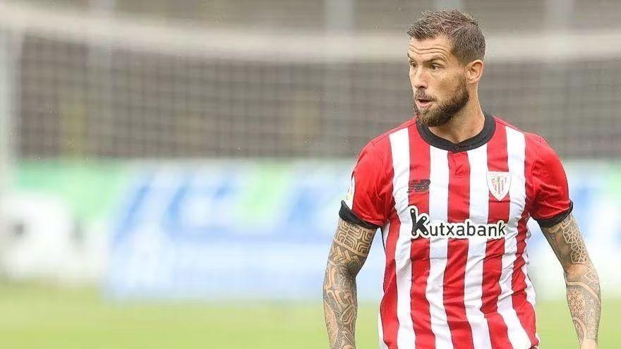 El jugador del Athletic, Iñigo Martínez, durante el partido de pretemporada ante el Bochum.