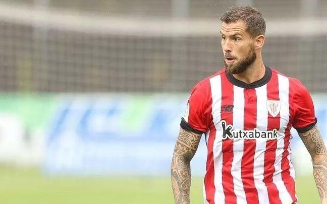 El jugador del Athletic, Iñigo Martínez, durante el partido de pretemporada ante el Bochum.