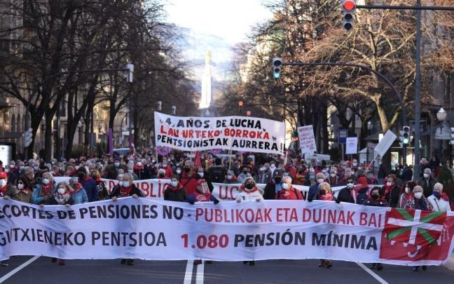 Imagen de archivo de una protesta en Bilbao por la reforma de las pensiones. Imagen de archivo de una protesta en Bilbao por la reforma de las pensiones.