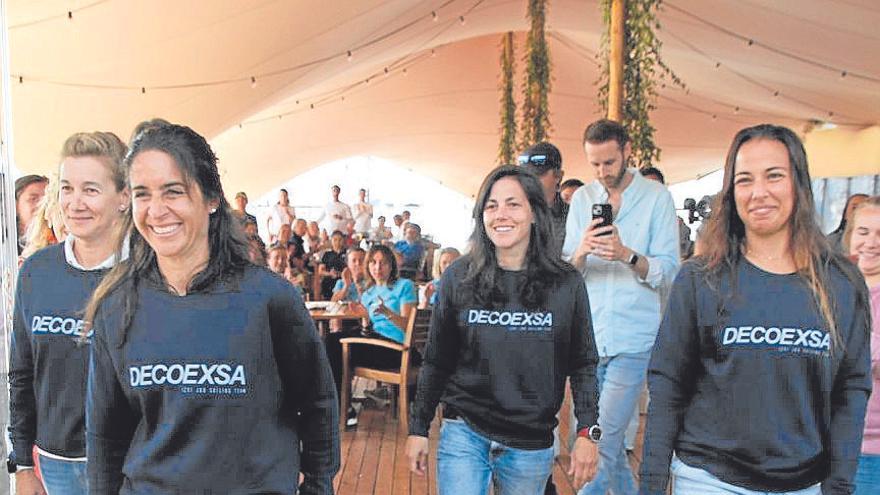 A la cabeza, Olatz Muñoz, patrona del ‘Decoexsa’, y su tripulación.