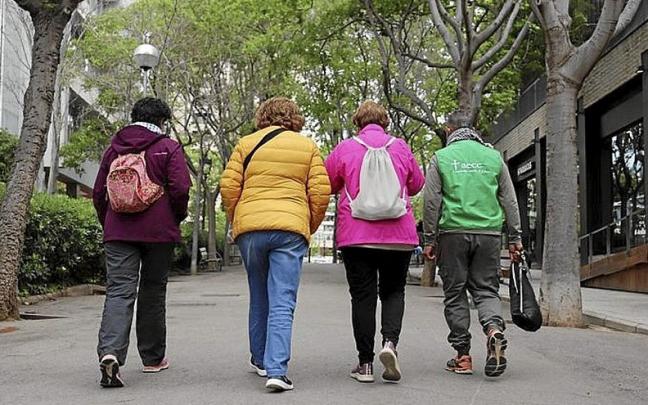 Cuatro mujeres caminando por la calle. | FOTO: N.G.