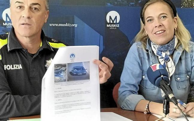 El jefe de la Polic&iacute;a Municipal de Muskiz y su alcaldesa presentaron los datos de las c&aacute;maras.