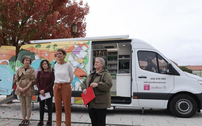 Mar&iacute;a Chivite, en la presentaci&oacute;n del bibliob&uacute;s de Tierra Estella