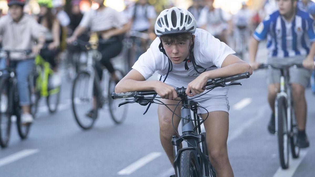 Chavales en la celebraci&oacute;n de la &uacute;ltima Bizikletada de la Semana de la Movilidad