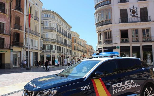 El cadáver de la mujer ha sido hallado sobre las 10:00 horas en un piso de la calle Juan de la Encina. El cadáver de la mujer ha sido hallado sobre las 10:00 horas en un piso de la calle Juan de la Encina.