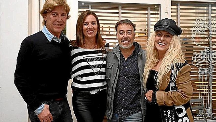 Jon Marin, Mila García, Aitor Lastra y Olga Zulueta lo pasaron en grande en la premiere de ‘Versión original’.