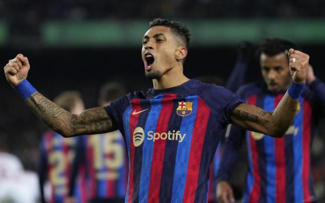 Raphinha celebra su gol al Sevilla.