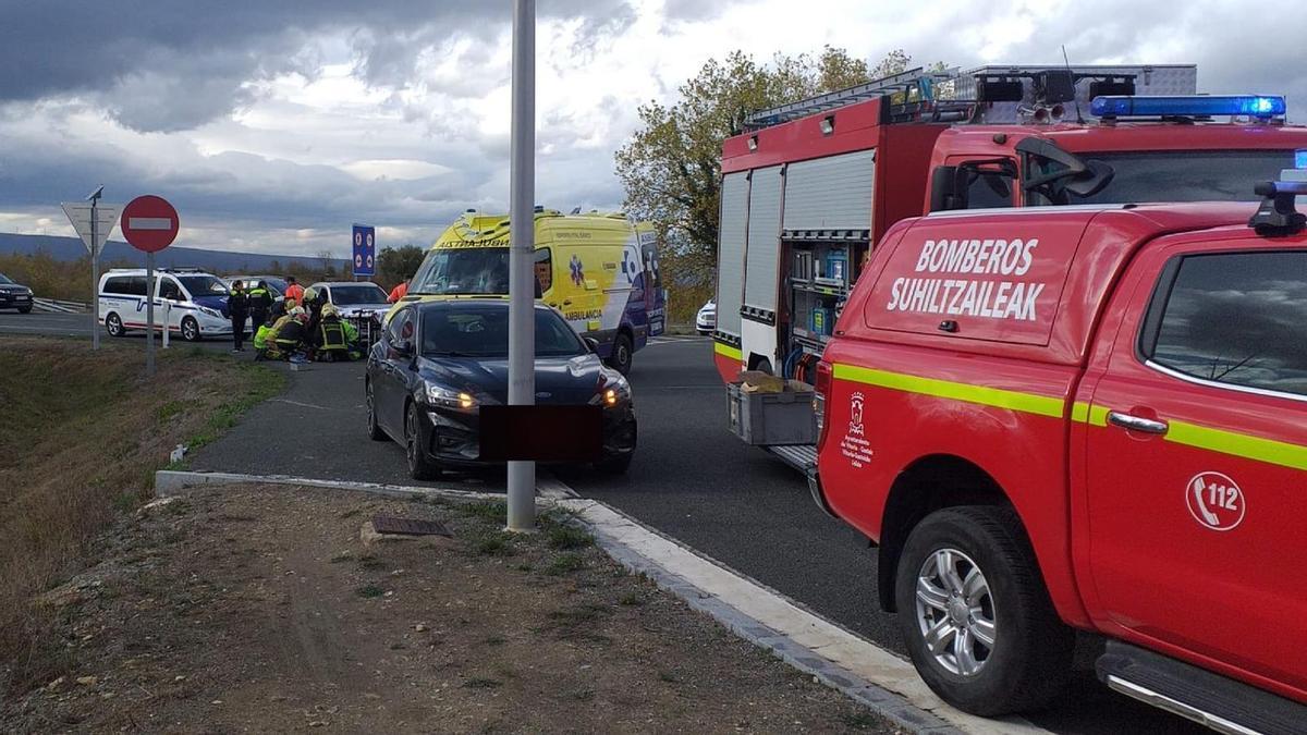 Los servicios de emergencias atienden al herido