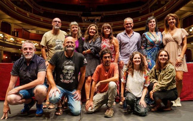 Los representantes de las compañías vascas que participarán en el Festival, este martes en el Principal. Los representantes de las compañías vascas que participarán en el Festival, este martes en el Principal.