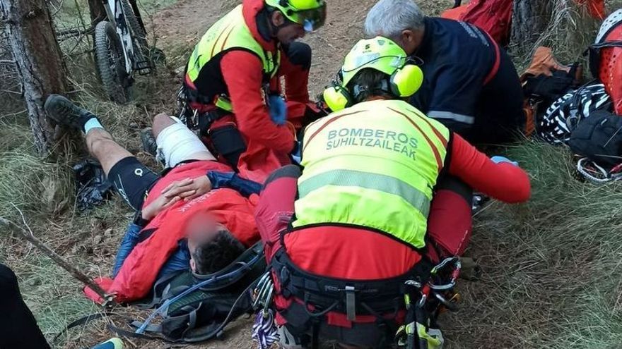 Imagen de la atenci&oacute;n al ciclista herido
