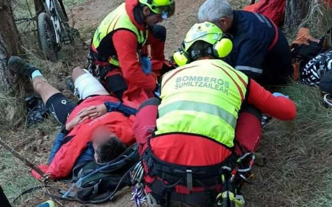 Imagen de la atenci&oacute;n al ciclista herido