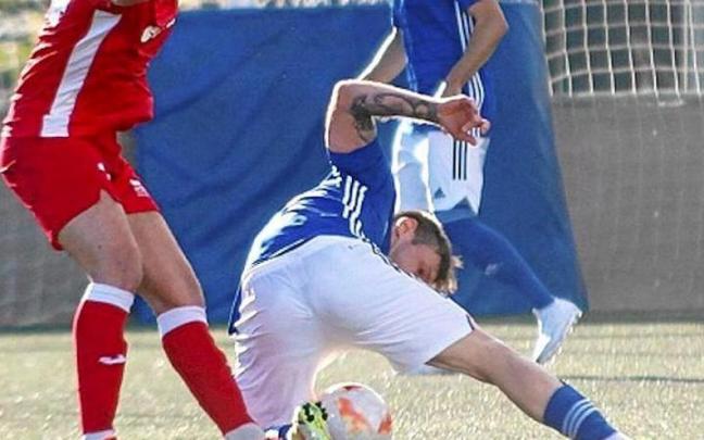 Lance del partido que enfrentó a la Txantrea y al Ardoi. | FOTO: JON URRIZA