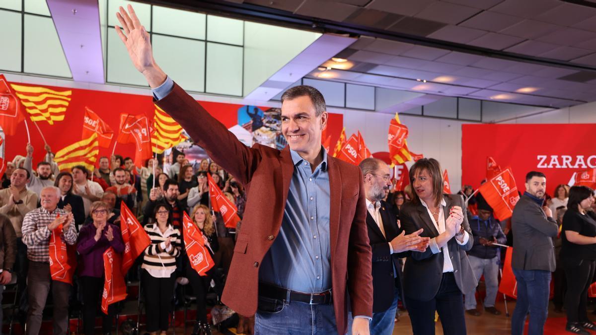 Sánchez ha realizado el anuncio sobre las becas en un acto de campaña en Zaragoza.