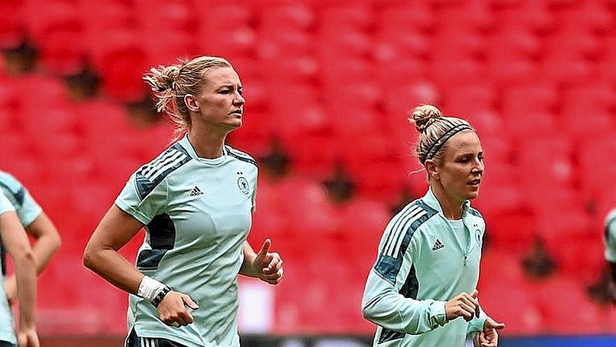 Jugadoras de Alemania, entrenando ayer en Wembley.