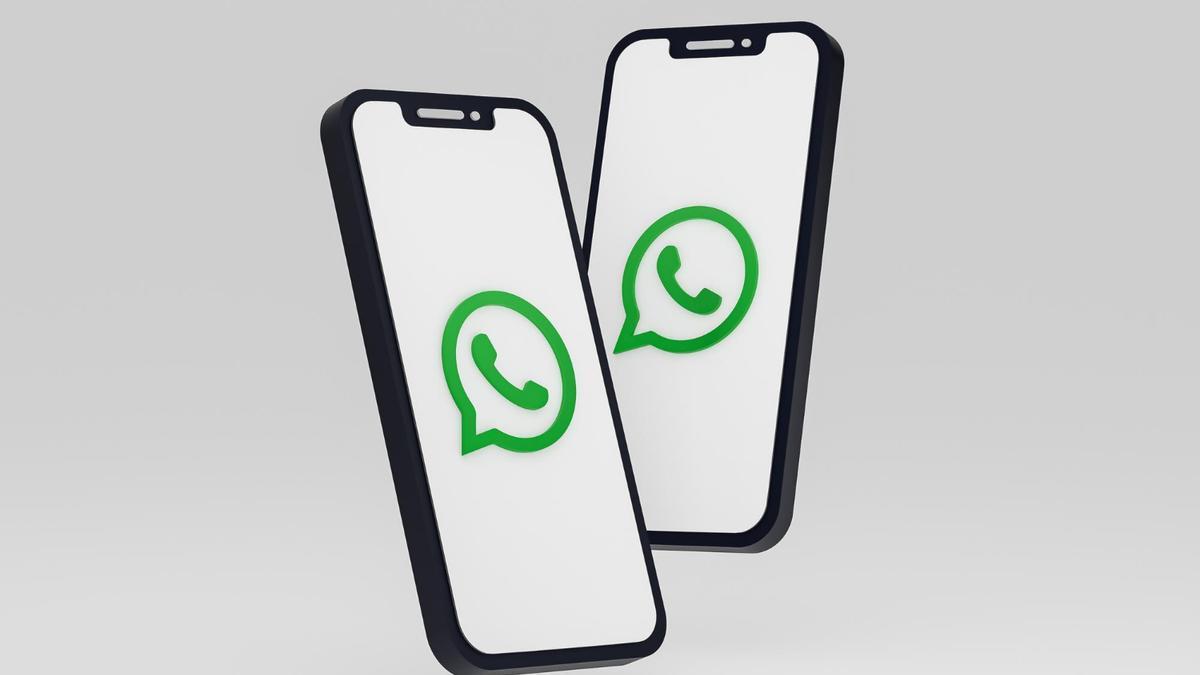 Dos móviles comparte WhatsApp