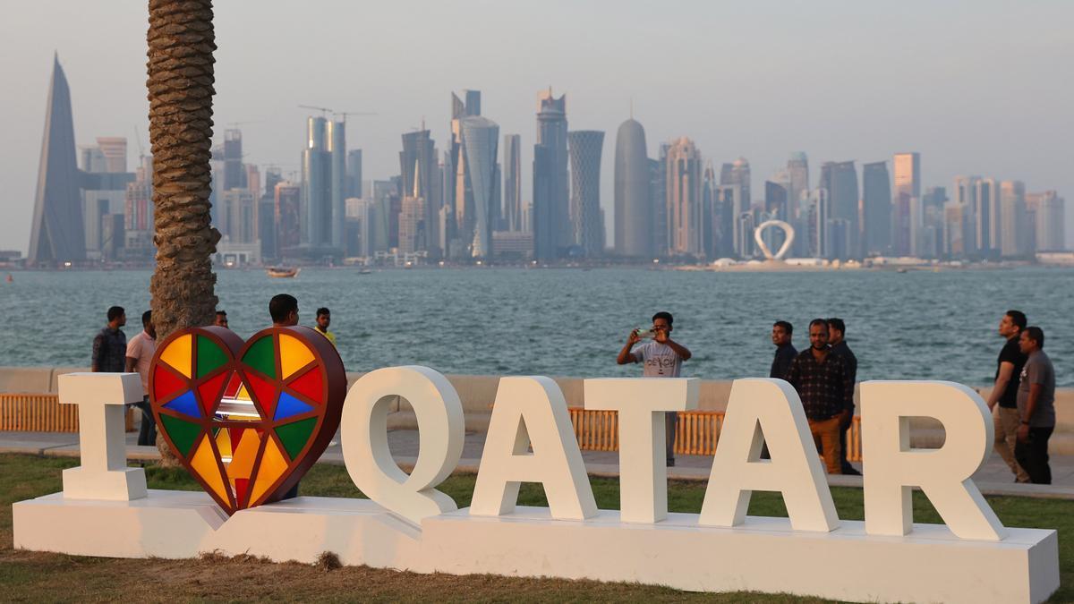 Multitud de personas disfrutan de la fiesta previa al comienzo de la Copa del Mundo de Catar.