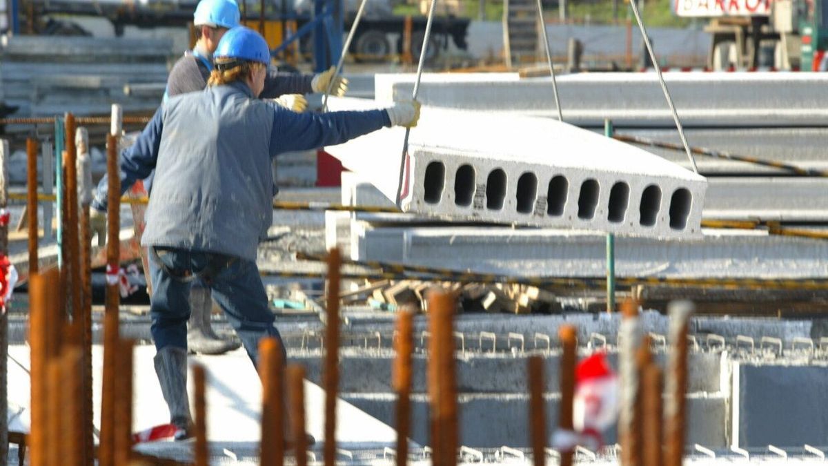 Operarios en unas obras de construcción.