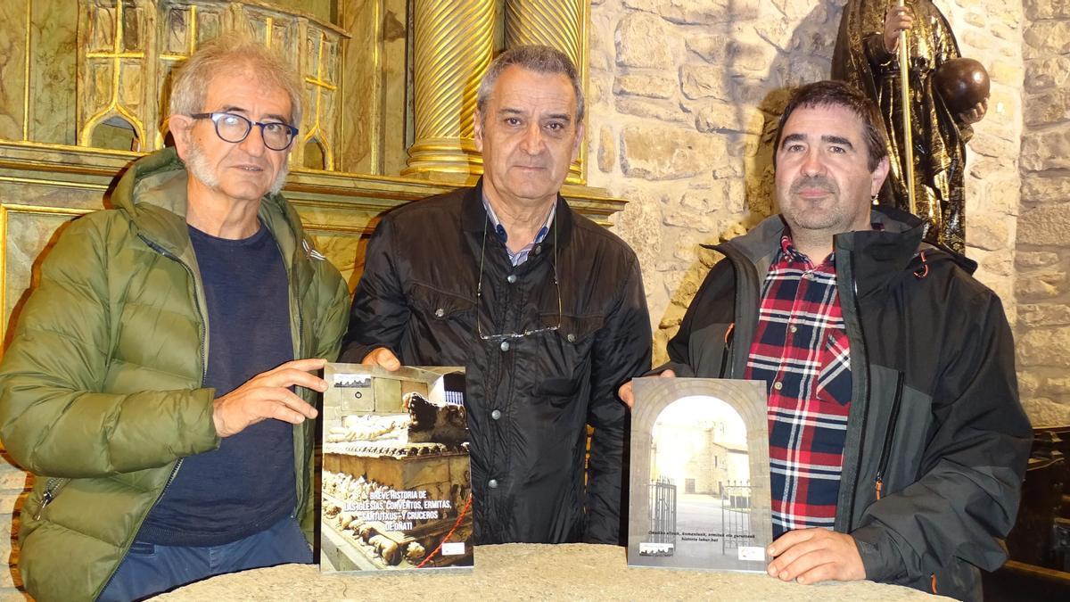 Joxefe Diaz de Tuesta, José Fernández (autor) y el edil Iñaki Olalde.