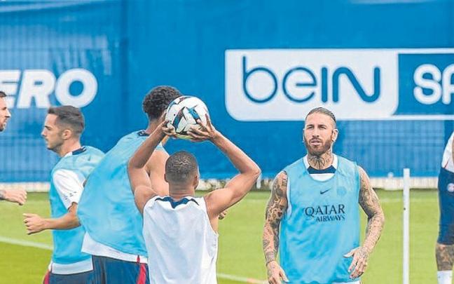 PSGko jokalariak, entrenamendu batean. | ARGAZKIA: EFE