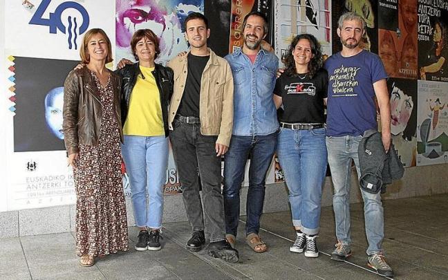 Nagore Alkorta, Gurutze Eizagirre, Xanti Agirrezabala, Aitor Bengoetxea, Eneritz Albizu eta Gaizka Sarasola, atzo egindako aurkezpenean. Nagore Alkorta, Gurutze Eizagirre, Xanti Agirrezabala, Aitor Bengoetxea, Eneritz Albizu eta Gaizka Sarasola, atzo egindako aurkezpenean.