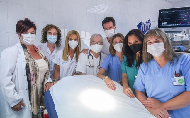 De izda. a dcha.; Arantza Burzako, Iratxe Gonz&aacute;lez, Celia Sa&ntilde;udo, Jes&uacute;s Mar&iacute;a Armentia, Danik Arana, Olatz Gorrotxategi, Bakarne Ugarte y Elena Zirion.