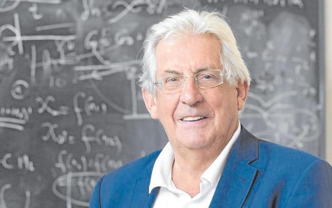 Etxenike considera la ciencia “parte del humanismo moderno” y el cine “una forma de transmitir la ciencia”.