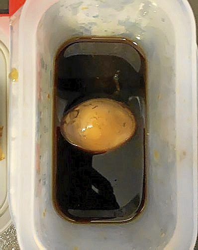 Elaboración del huevo Ajitsuke Tamago.