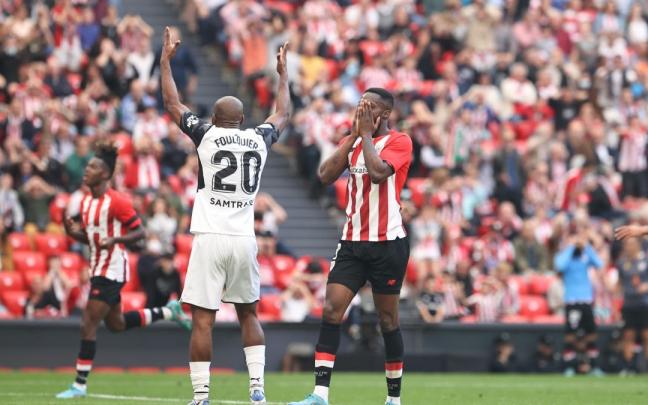 Iñaki Williams se lamenta de una ocasión desperdiciada en la última visita del Valencia a San Mamés. Iñaki Williams se lamenta de una ocasión desperdiciada en la última visita del Valencia a San Mamés.