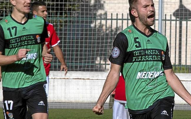 Ibiricu celebra el gol conseguido ayer. Ibiricu celebra el gol conseguido ayer.