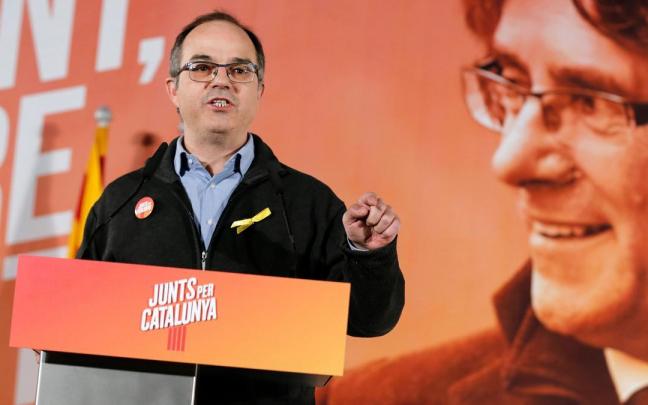 Jordi Turull se dirige a la militancia en un mitin con un cartel de fondo con la figura de Carles Puigdemont. Jordi Turull se dirige a la militancia en un mitin con un cartel de fondo con la figura de Carles Puigdemont.