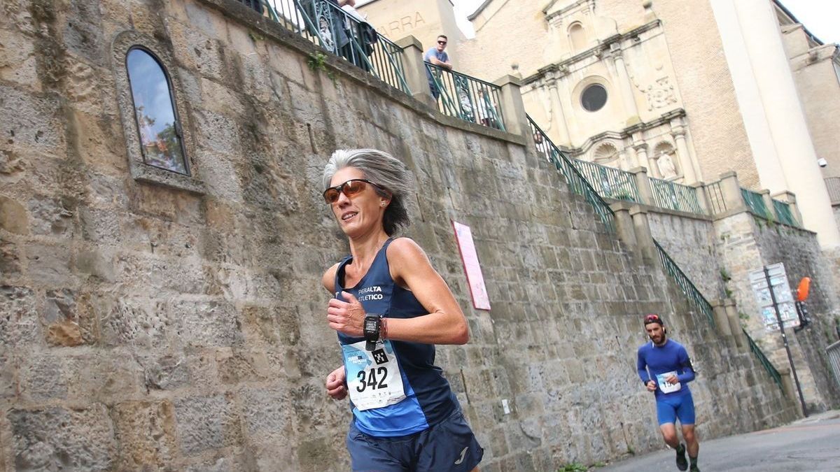 Un atleta por la Cuesta de Santo Domingo