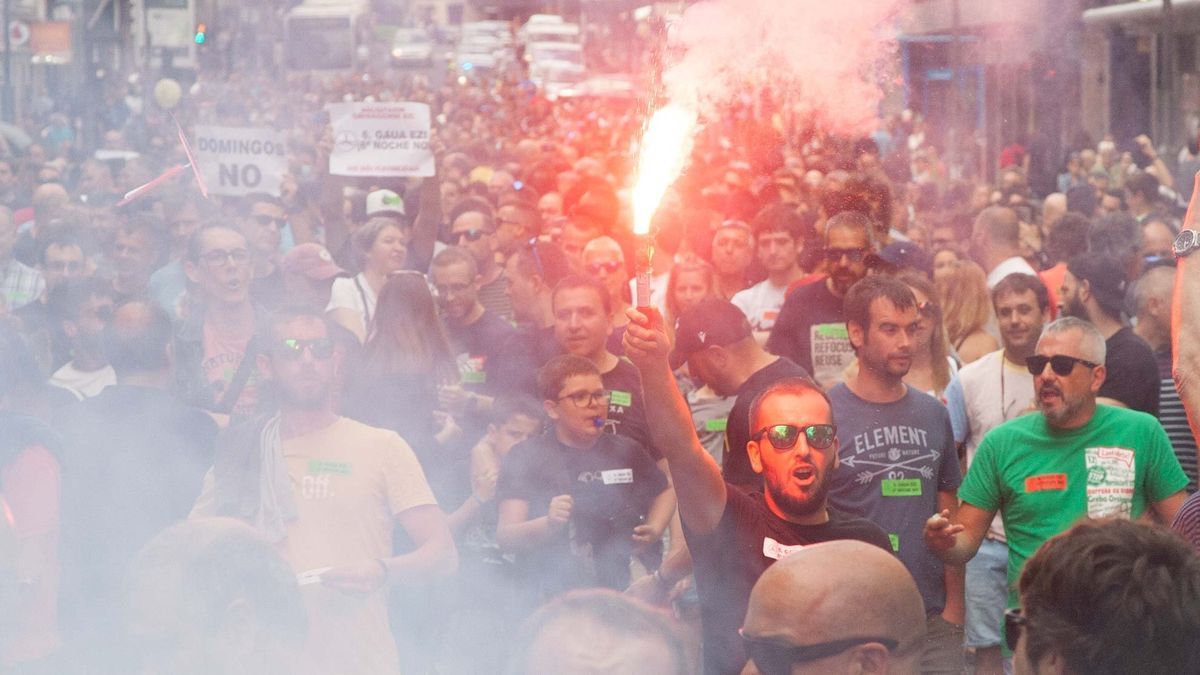 Manifestación de Mercedes por el centro de Vitoria