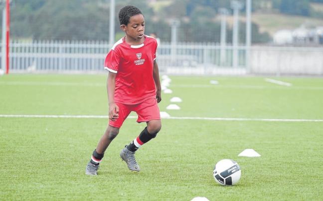Nuestro protagonista, Eneko Payás, jugando en la Fundación del Athletic. Nuestro protagonista, Eneko Payás, jugando en la Fundación del Athletic.