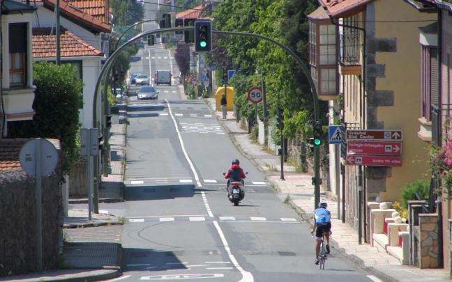 La travesía parte en dos el municipio de Gautegiz Arteaga.