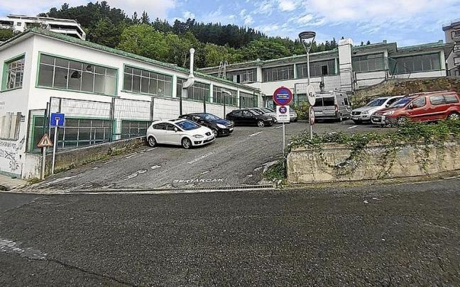 Aspecto de las instalaciones que ocupó la empresa Metec-Motric, que se demolerán en otoño. | FOTO: N.G. Aspecto de las instalaciones que ocupó la empresa Metec-Motric, que se demolerán en otoño. | FOTO: N.G.