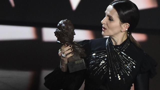 Juliette Binoche, con su Goya Internacional.