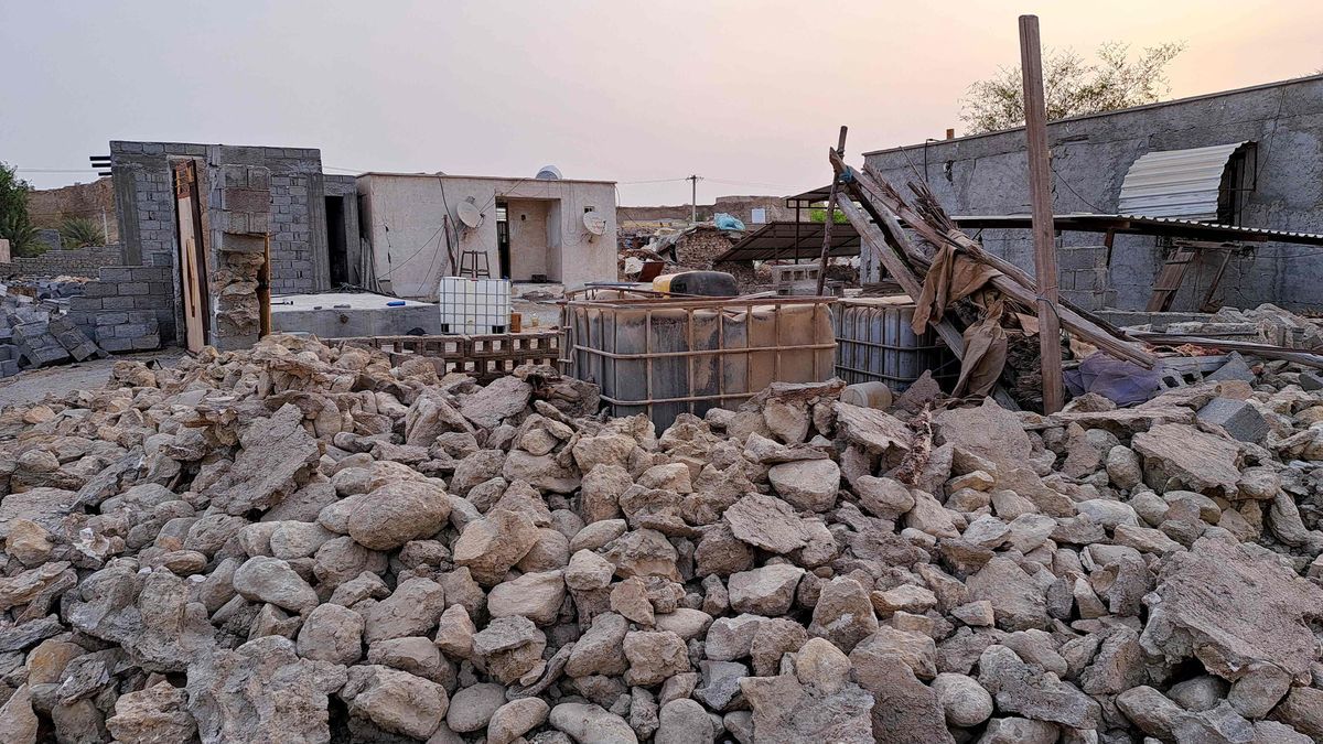 Decenas de réplicas han seguido a los dos terremotos principales en el sur de Iran.