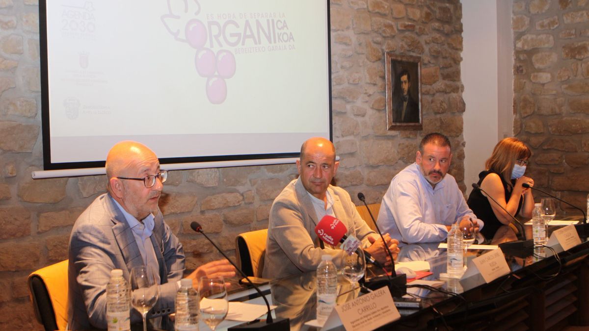 Galera, Barredo, el alcalde de Elciego y el presidente de la Cuadrillla.