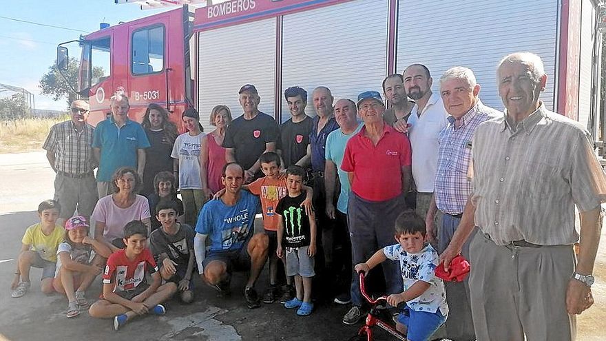 La vecindad del concejo de Aós aprende a actuar en posibles incendios