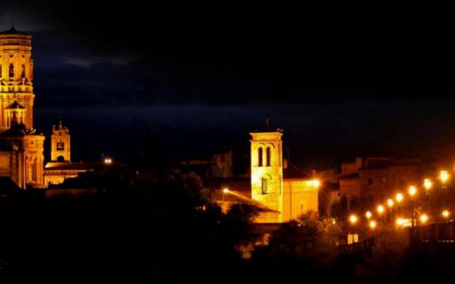 Vista de Tudela al anochecer.