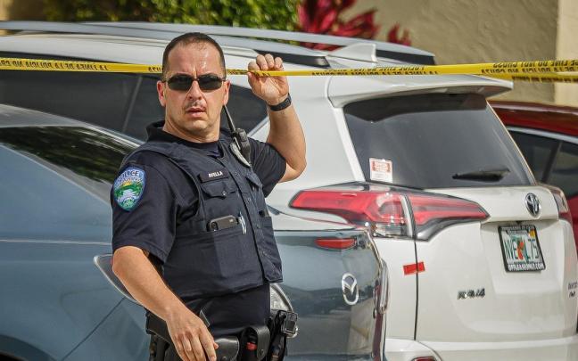 Imagen de archivo de un agente de policía en Florida. Imagen de archivo de un agente de policía en Florida.