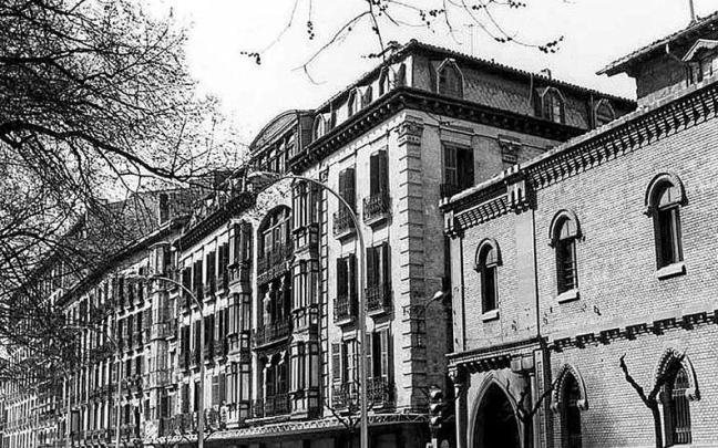 Casa Navasal en el paseo de Sarasate, 1967 | FOTO: GALLE. DE ARAZURI, J.J. “PAMPLONA, CALLES Y BARRIOS”.