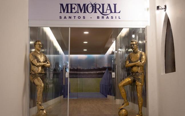 Imagen de la entrada al lugar donde ha sido enterrado Pelé