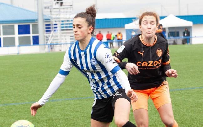 Sanadri, decisiva con un doblete, se dispone a controlar un balón Sanadri, decisiva con un doblete, se dispone a controlar un balón