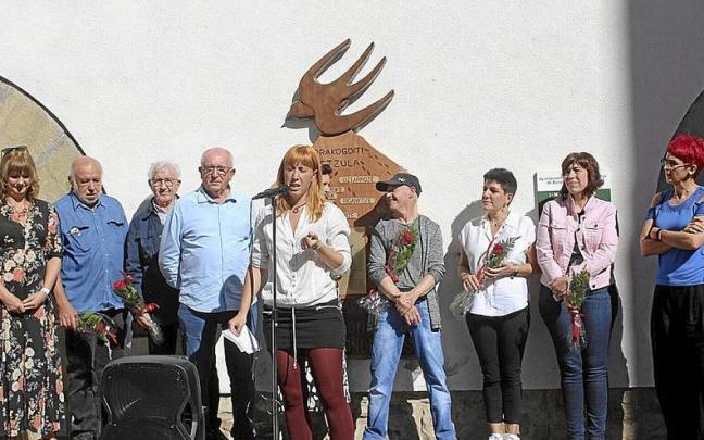 Representación del Gobierno foral, de los dos municipios con descendientes de refugiados y Golondrinas en el acto.